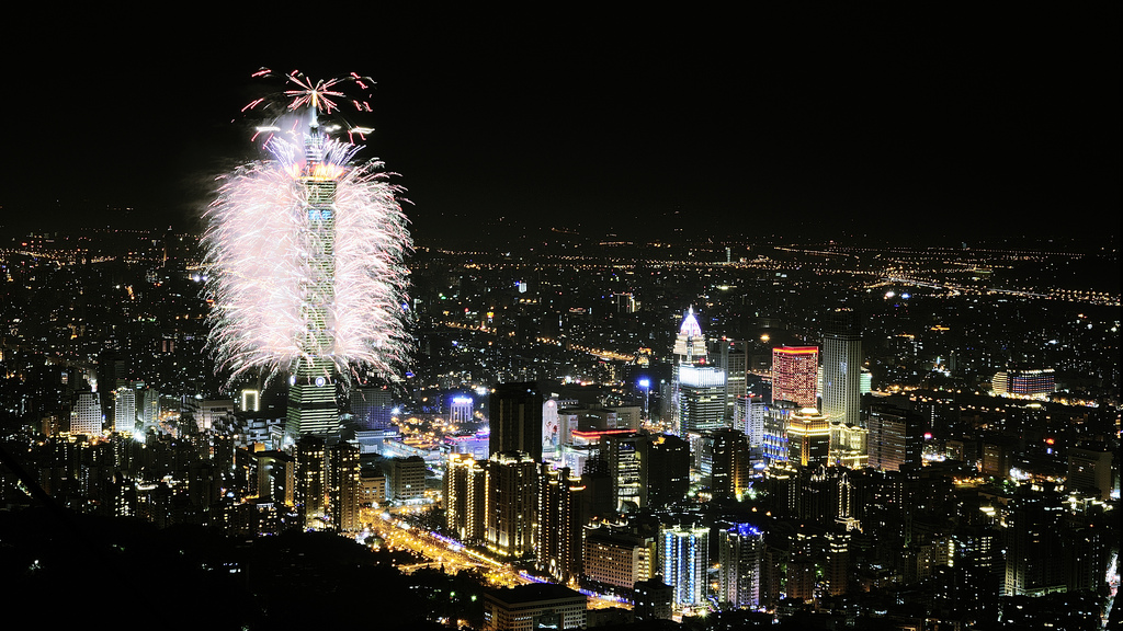 2014-new-year-taipei-101-fireworks