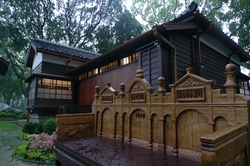 大溪木藝生態博物館 - 壹號館，1920年代興建的日式高架平房建築，曾為大溪國小校長宿捨 (圖片來源／桃園市立大溪木藝生態博物館)