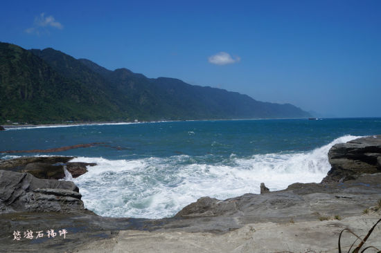 浪花飛濺的石梯坪