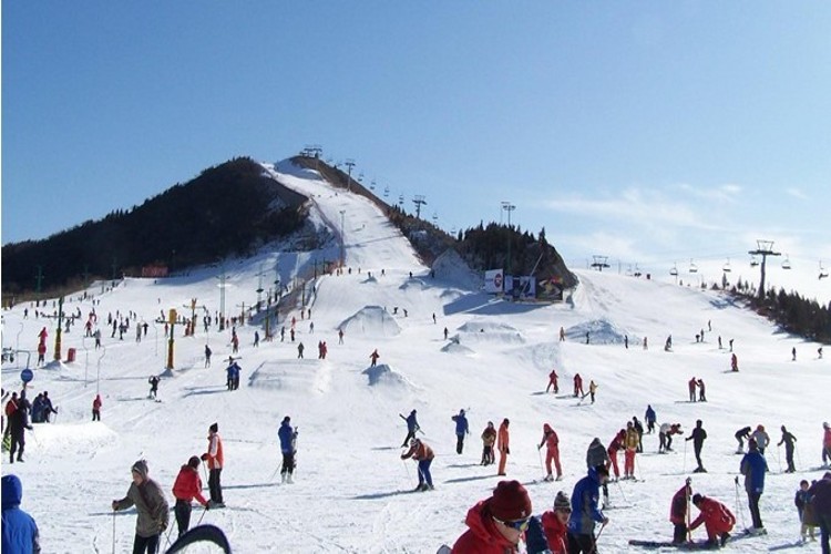 静之湖滑雪场景区介绍